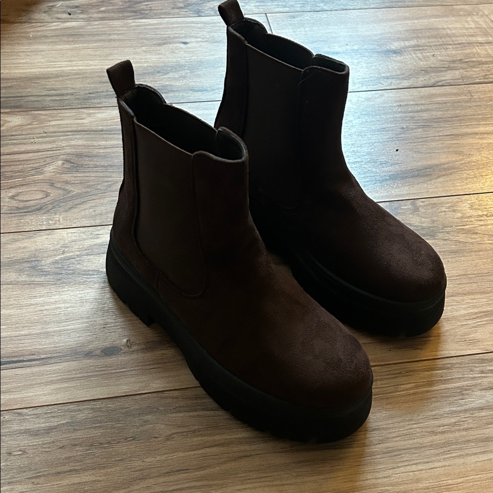Wild Diva Maroon/Burgandy Munich Chelsea Boots